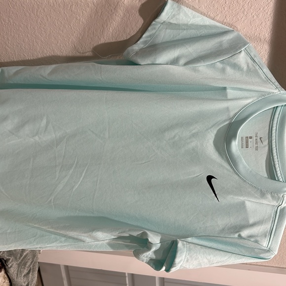 Nike dri fit bundle. 7 shirts total. - Picture 3 of 8